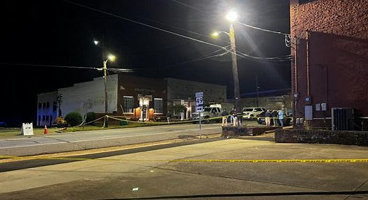 20 shot in Alabama, Campaign at a loss ‘Lucky’ NYC store and more
