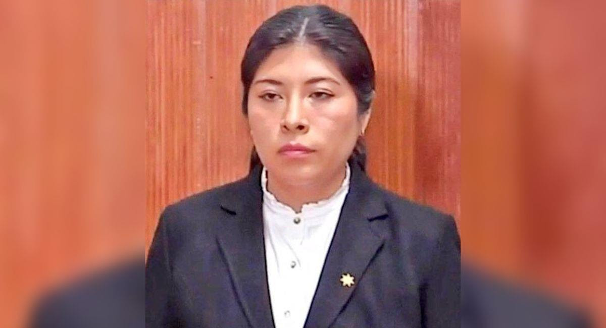 Ex primera ministra peruana bajo orden de captura
