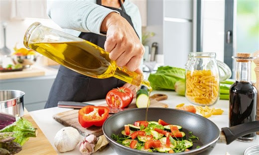 Freír con aceite de oliva es bueno o malo para la salud Expertos resuelven la duda