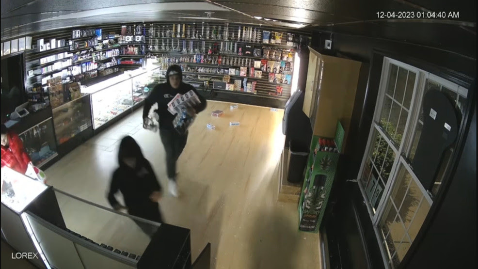 Caught on camera Nine people flee after $20,000 robbery at Mansfield store
