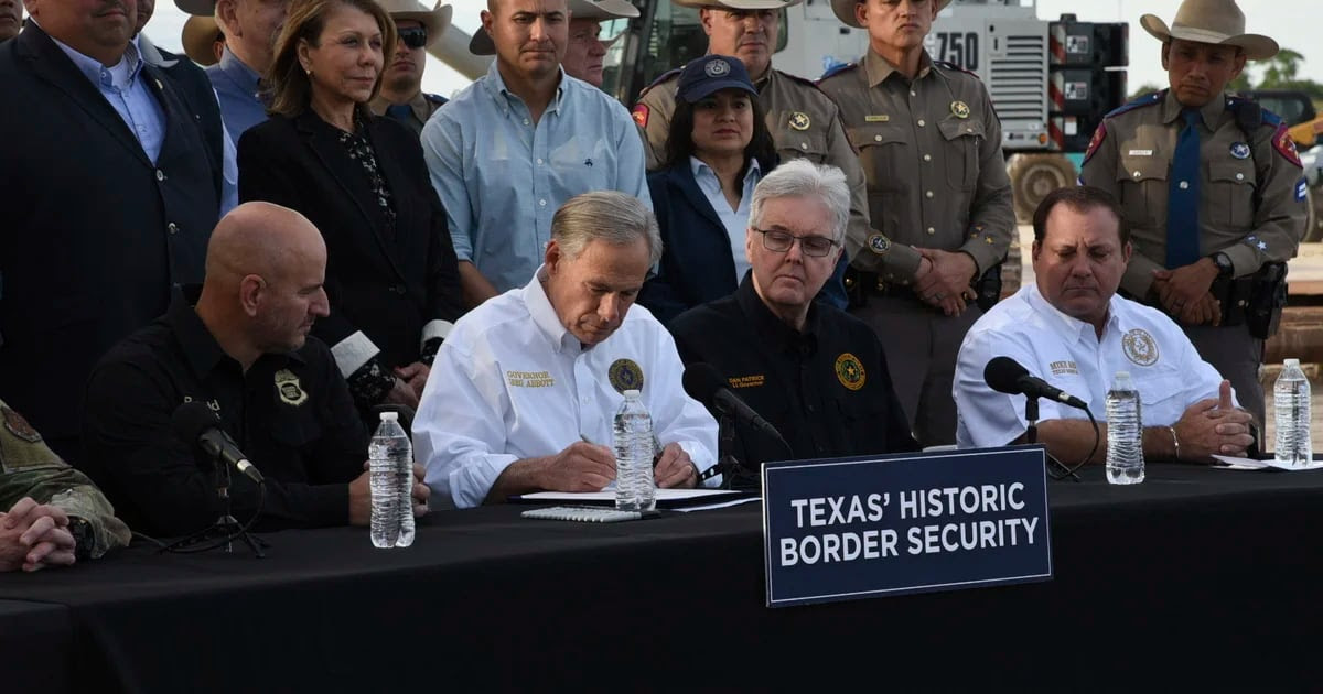 El gobernador de Texas firmó una ley que permite a la policía detener a los inmigrantes que entren ilegalmente a Estados Unidos