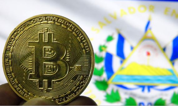 Por qué El Salvador no vende sus bitcoins