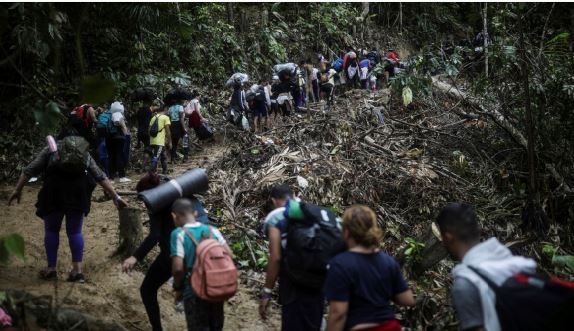 Récord más de medio millón de migrantes han cruzado la selva del Darién en 2023