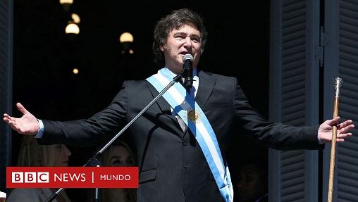 En qué consiste la polémica ley ómnibus de Milei que se vota en el Congreso de Argentina y que ha desatado violentas protestas