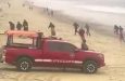 Conmoción en playa de California Una lancha rápida llega a la orilla y decenas de inmigrantes desembarcan para huir VIDEO