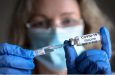 AstraZeneca confesó que su vacuna contra el COVID podría causar trombosis