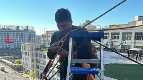 Joven padre ecuatoriano muere al caer siete pisos limpiando ventanas de edificio en Manhattan